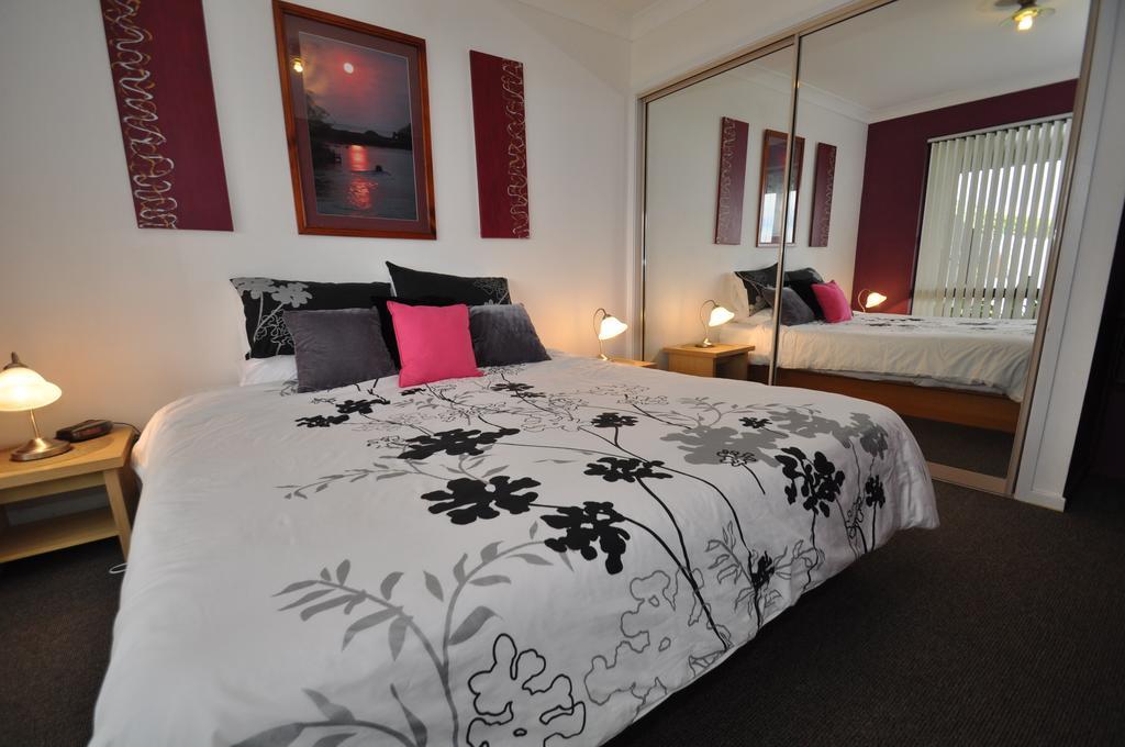 Beachfront Apartments Narooma Oda fotoğraf